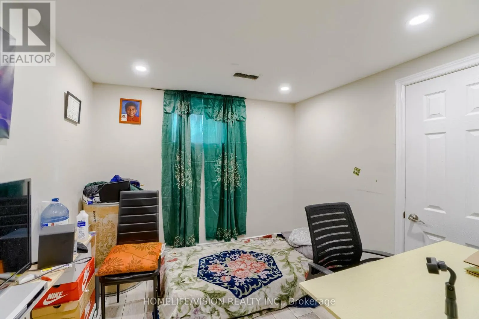 44 ARMITAGE DRIVE