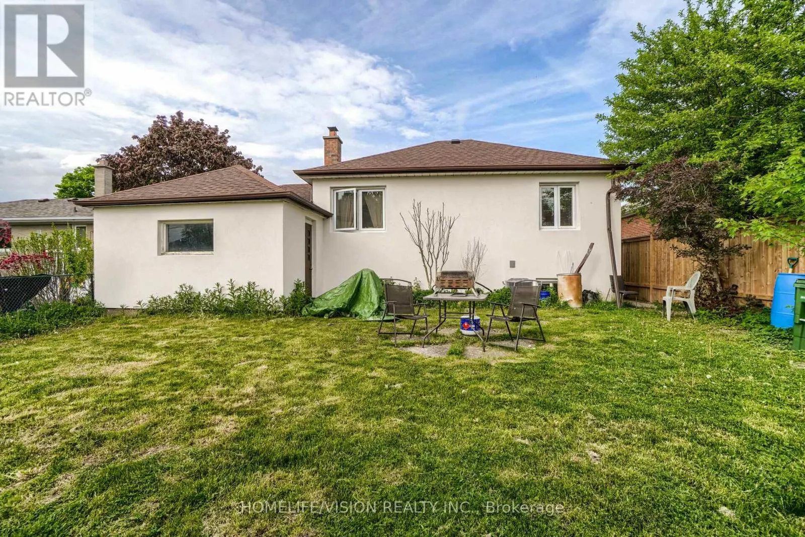 44 ARMITAGE DRIVE