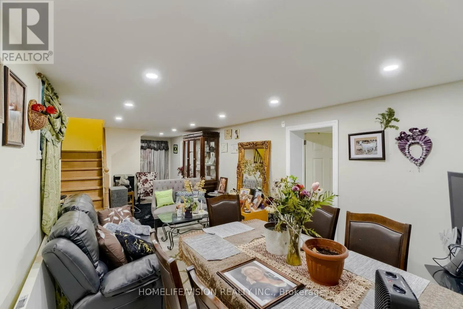 44 ARMITAGE DRIVE