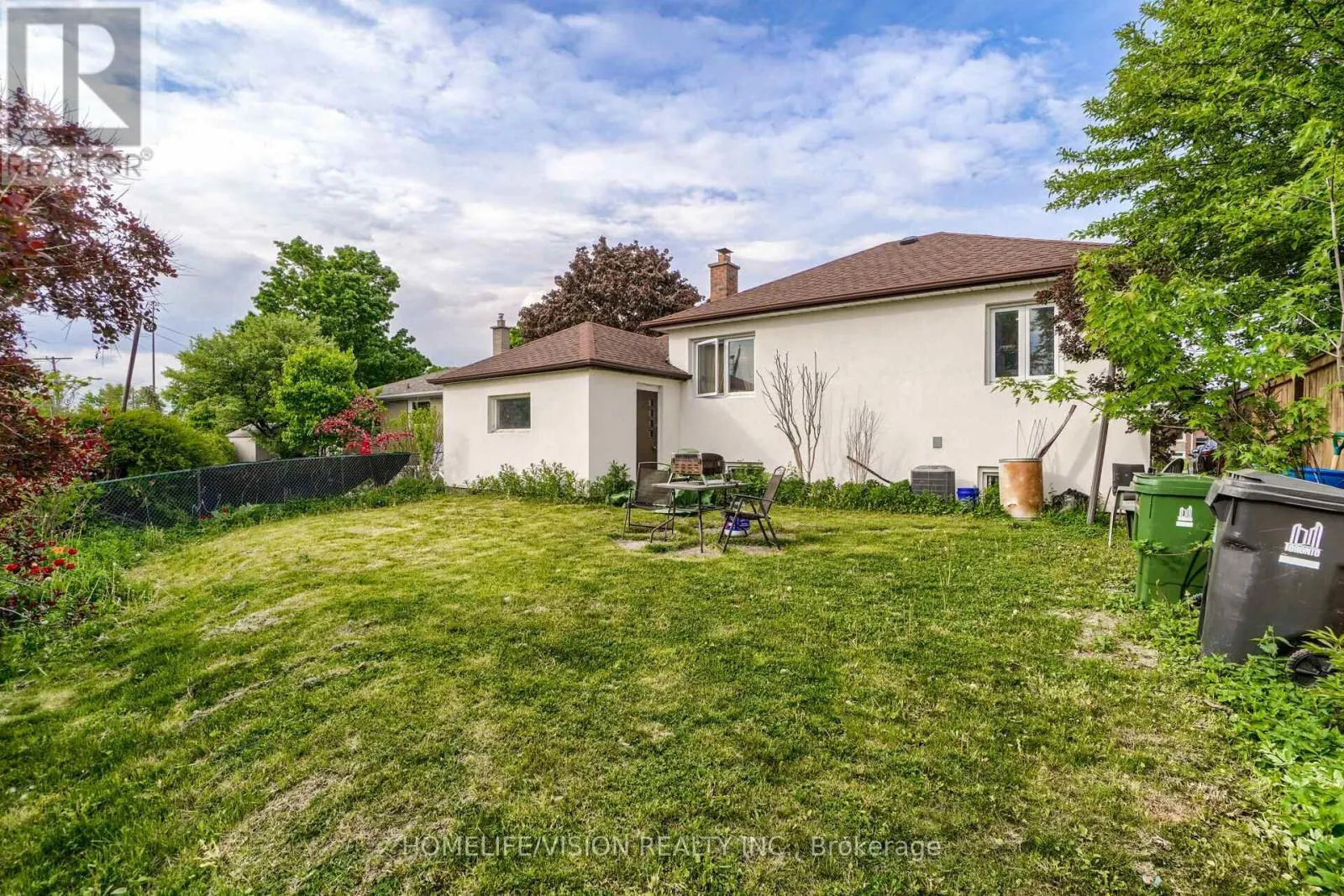 44 ARMITAGE DRIVE