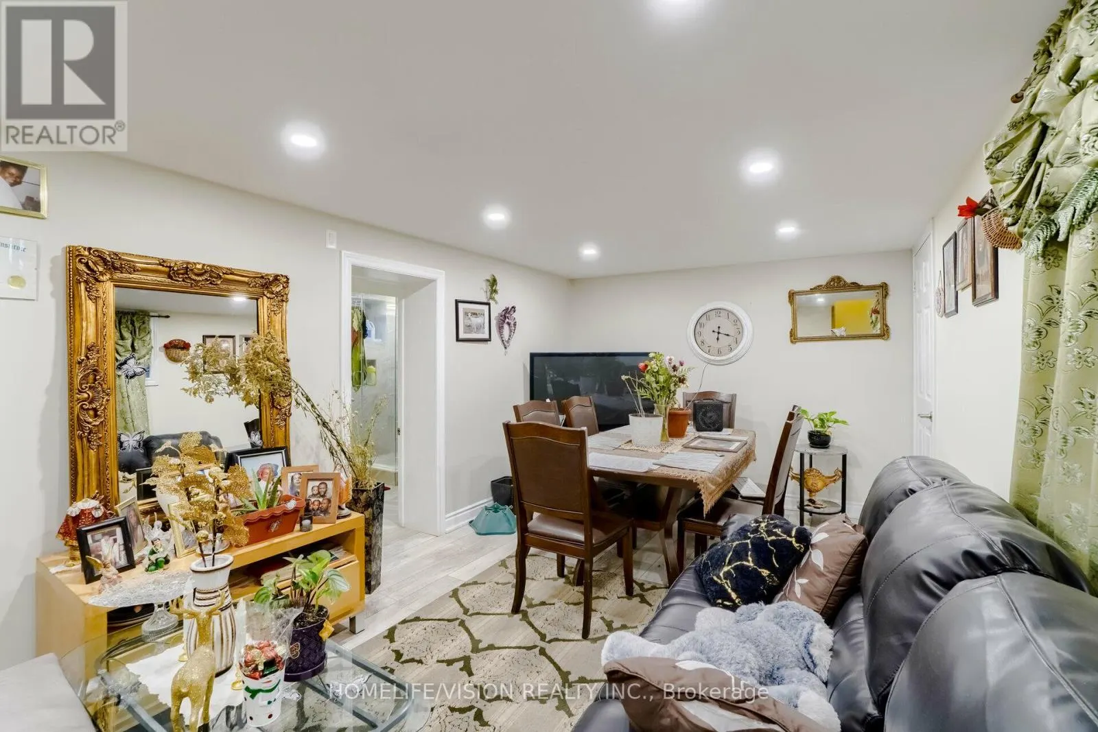 44 ARMITAGE DRIVE