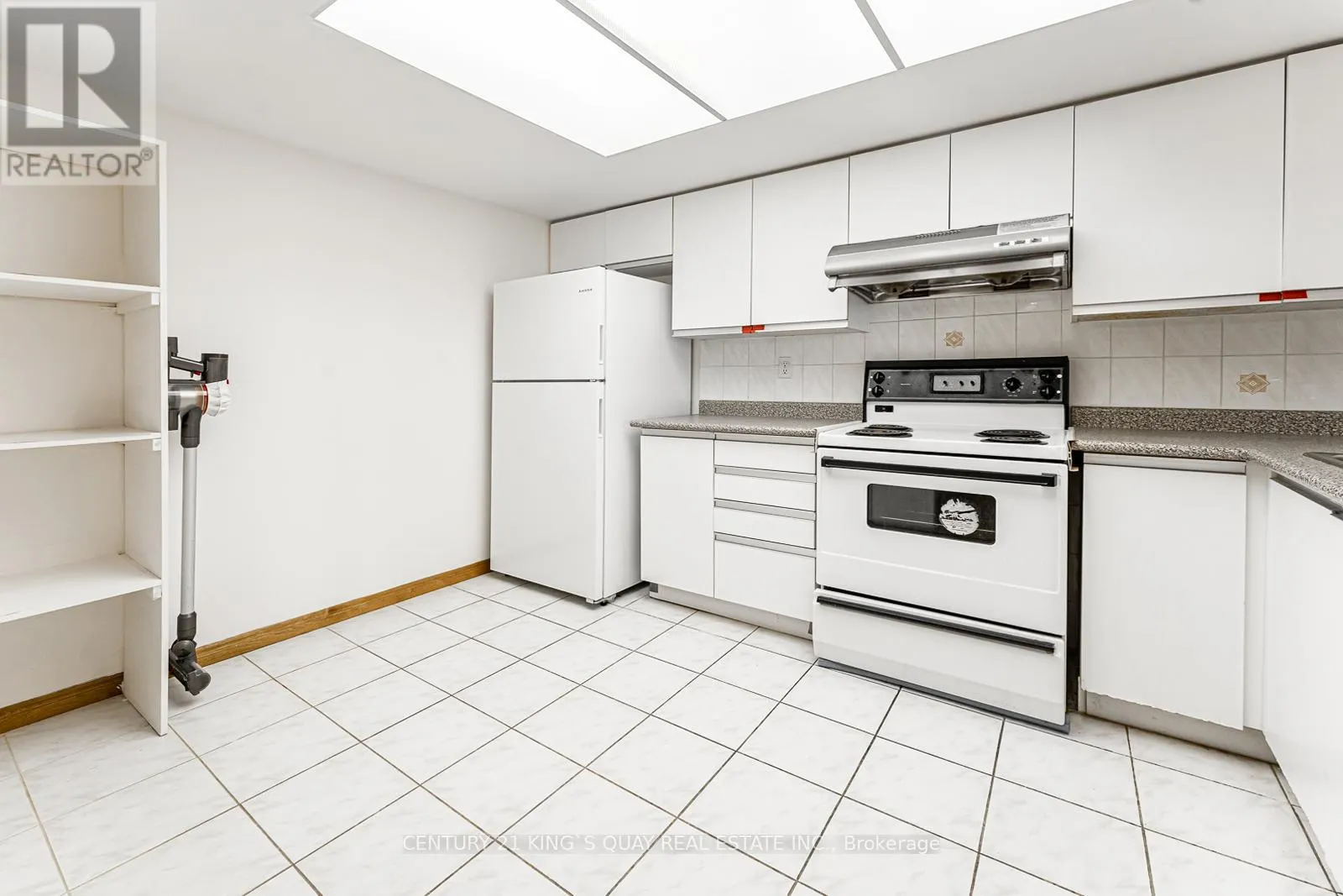 401 - 350 ALTON TOWERS CIRCLE