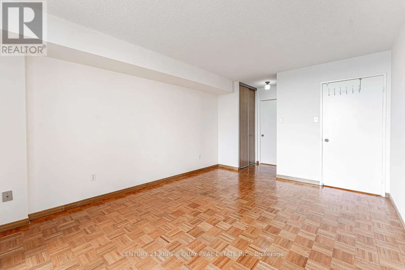 401 - 350 ALTON TOWERS CIRCLE