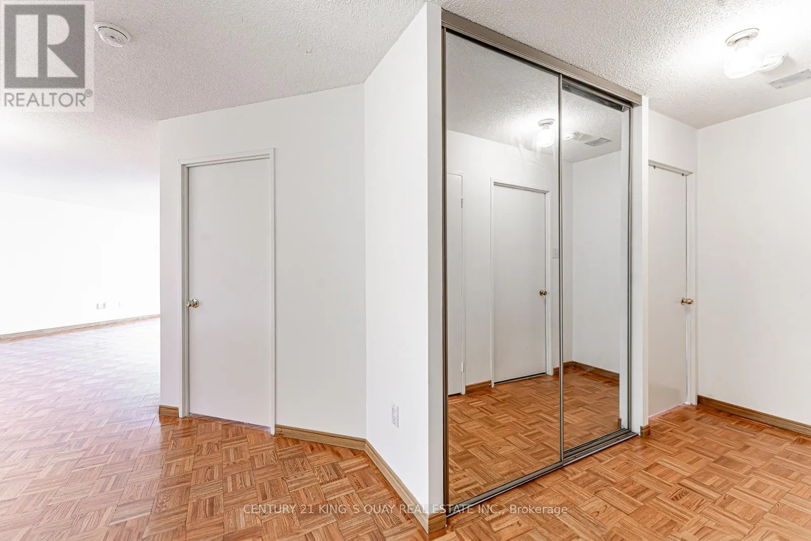 401 - 350 ALTON TOWERS CIRCLE