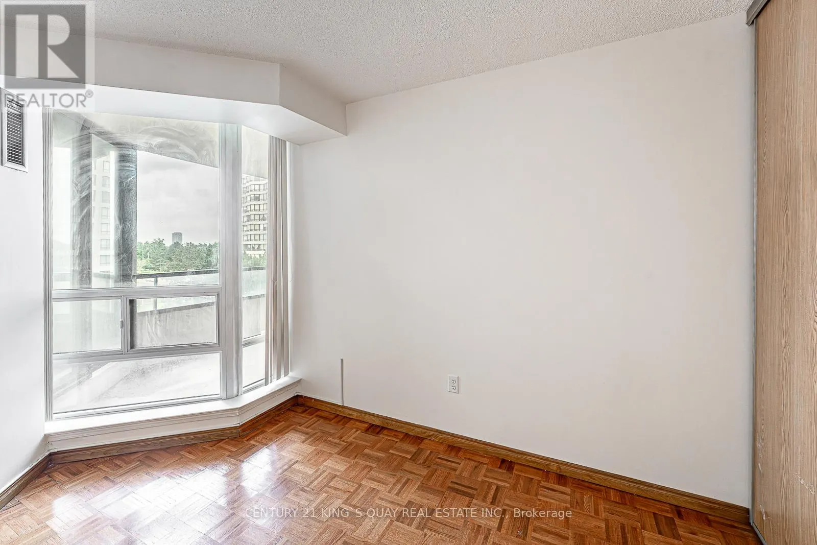 401 - 350 ALTON TOWERS CIRCLE