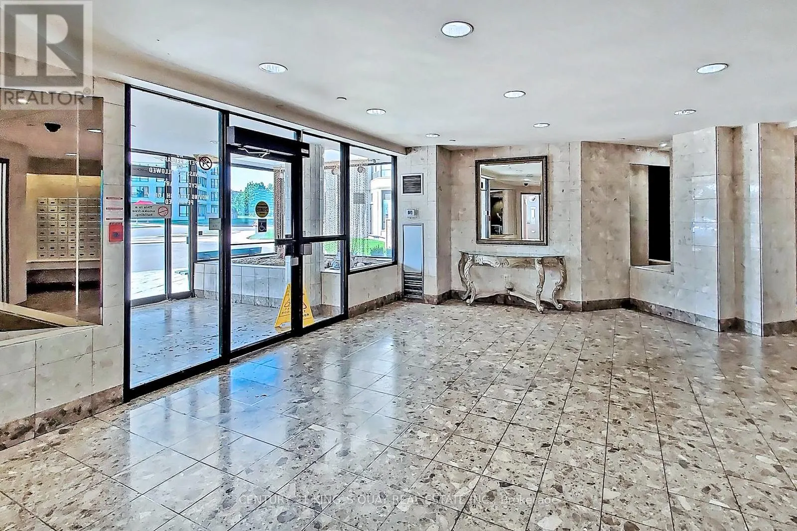 401 - 350 ALTON TOWERS CIRCLE