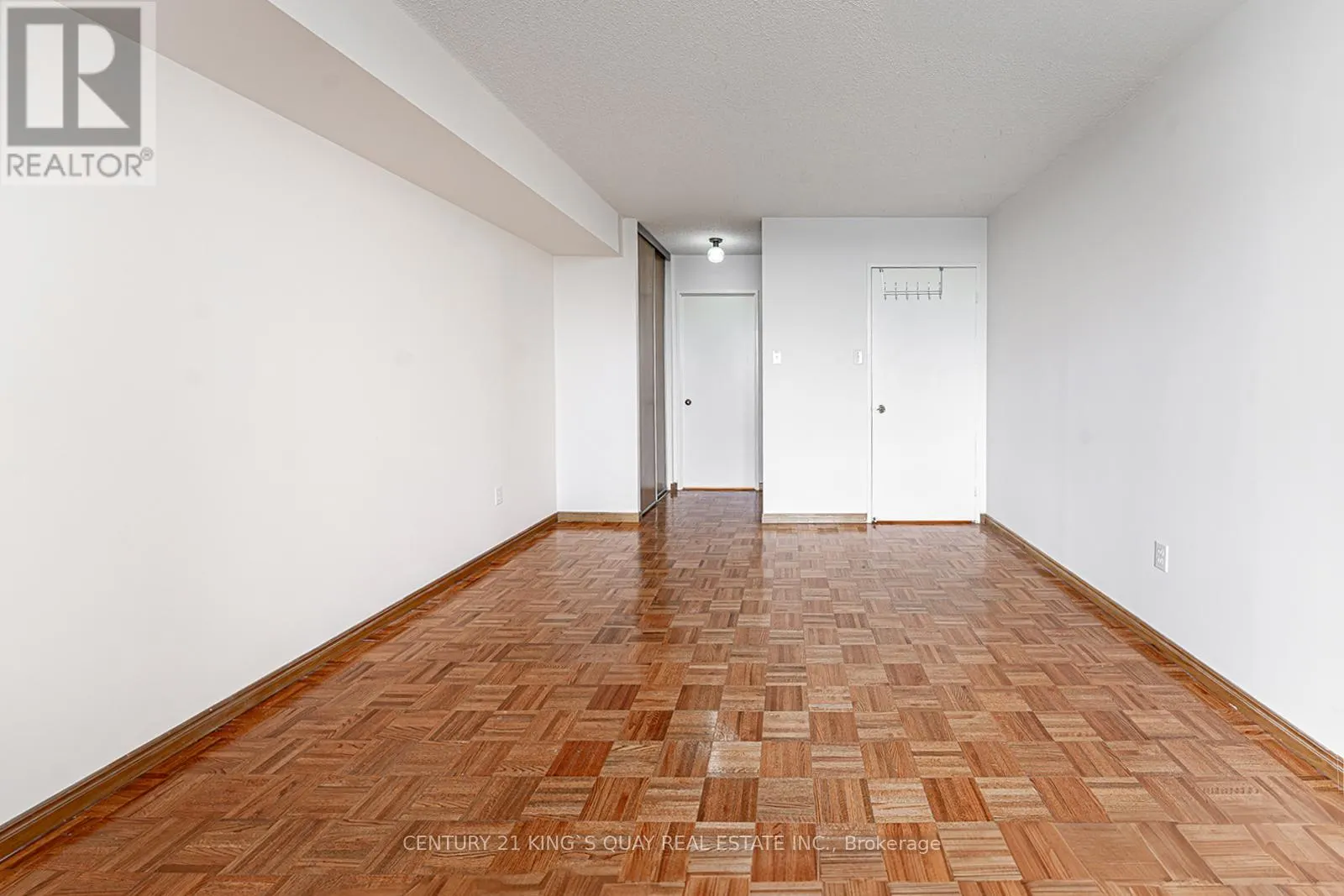 401 - 350 ALTON TOWERS CIRCLE