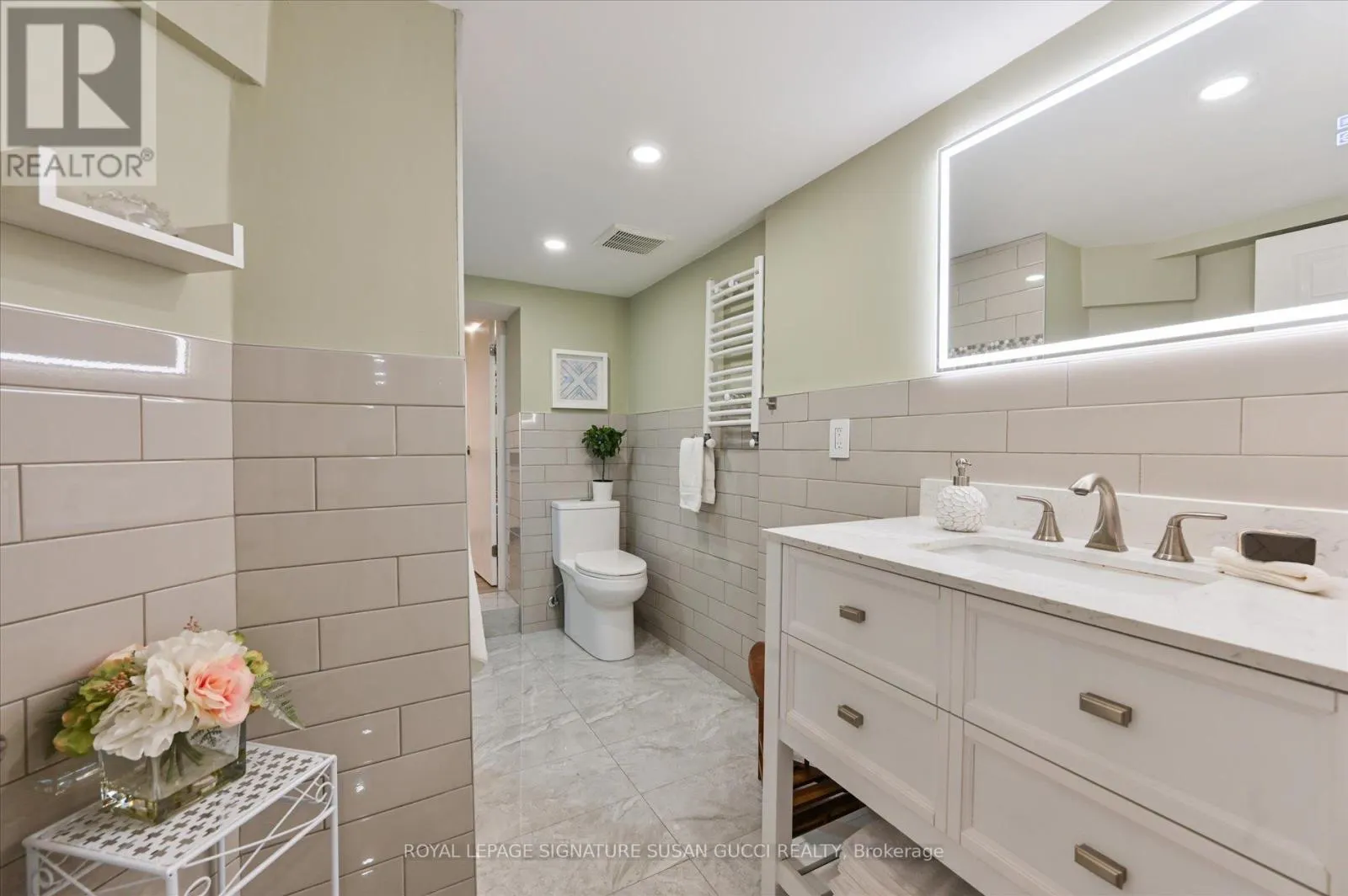 156 LINSMORE CRESCENT