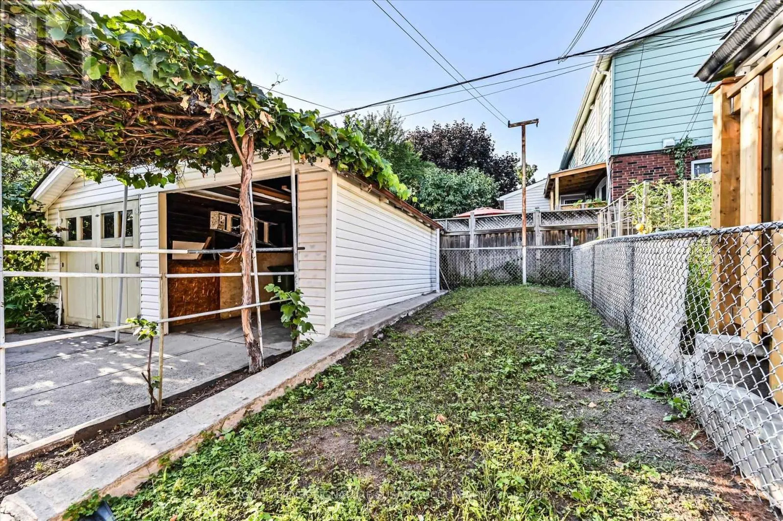 418 SAMMON AVENUE