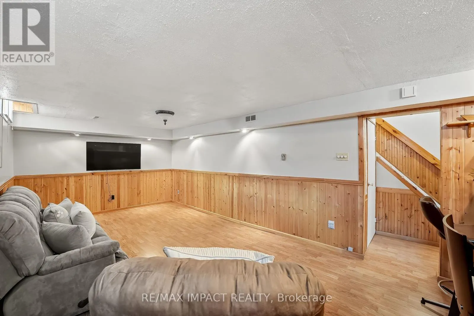 1506 FENELON CRESCENT