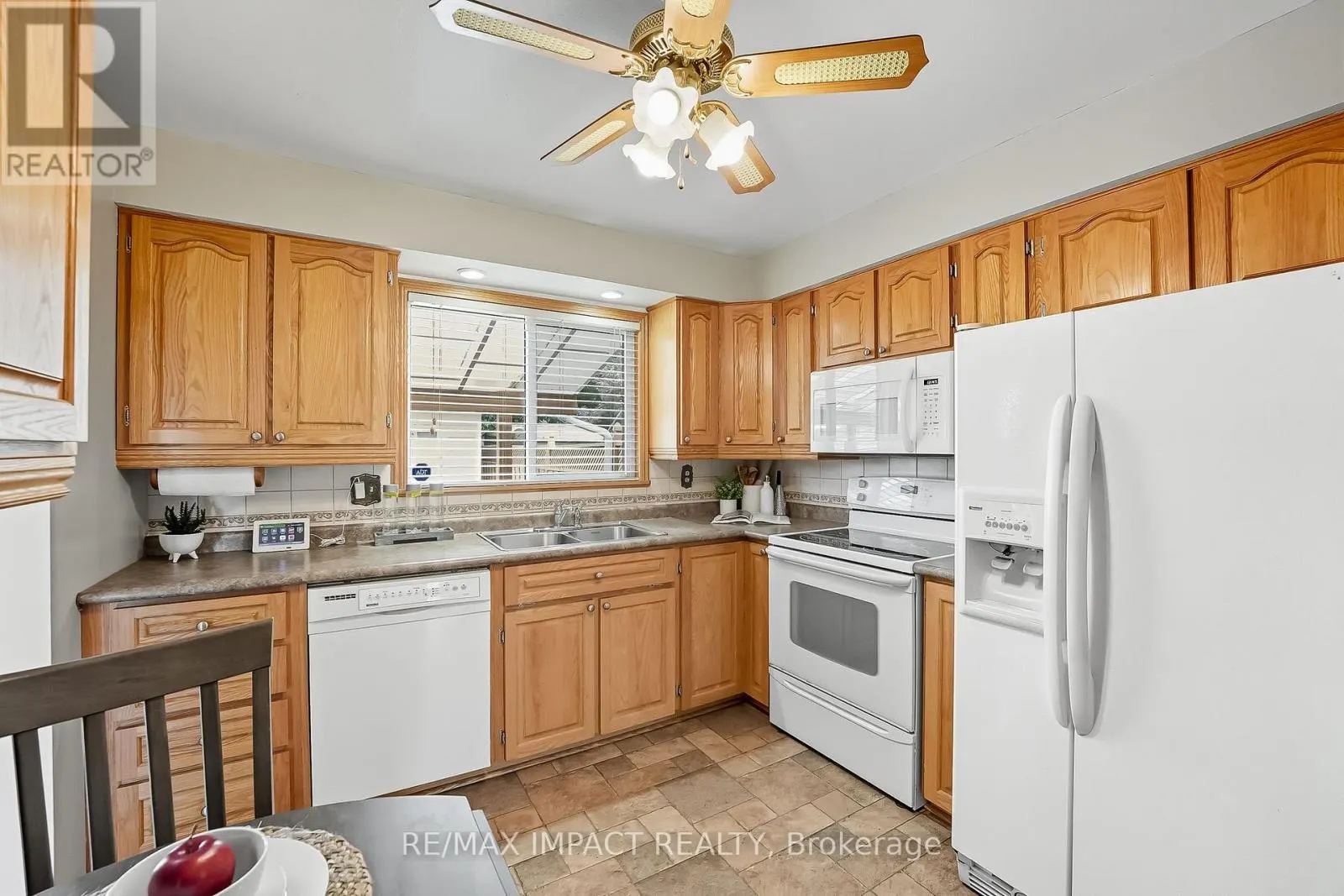 1506 FENELON CRESCENT
