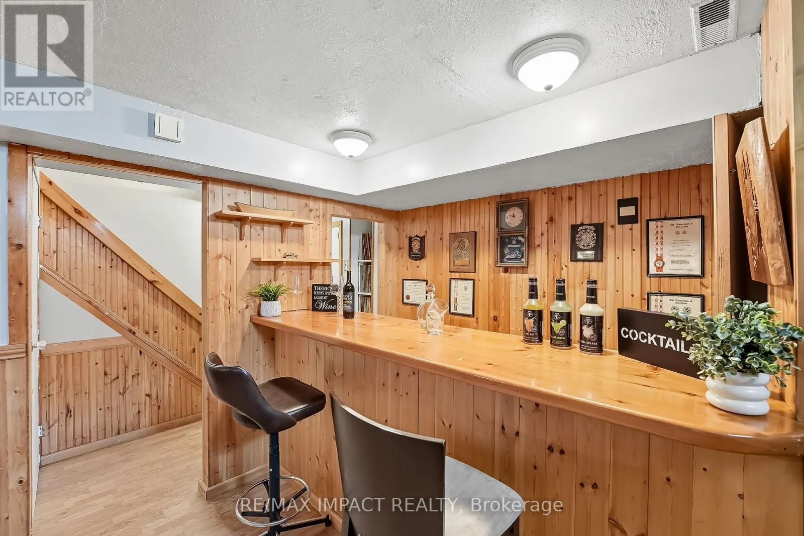 1506 FENELON CRESCENT