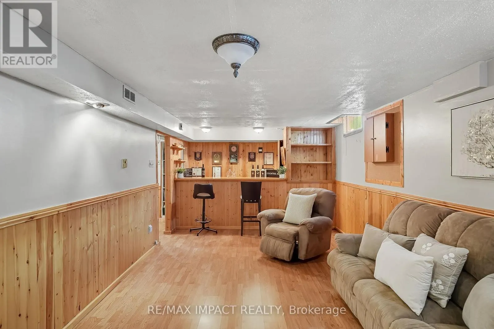 1506 FENELON CRESCENT