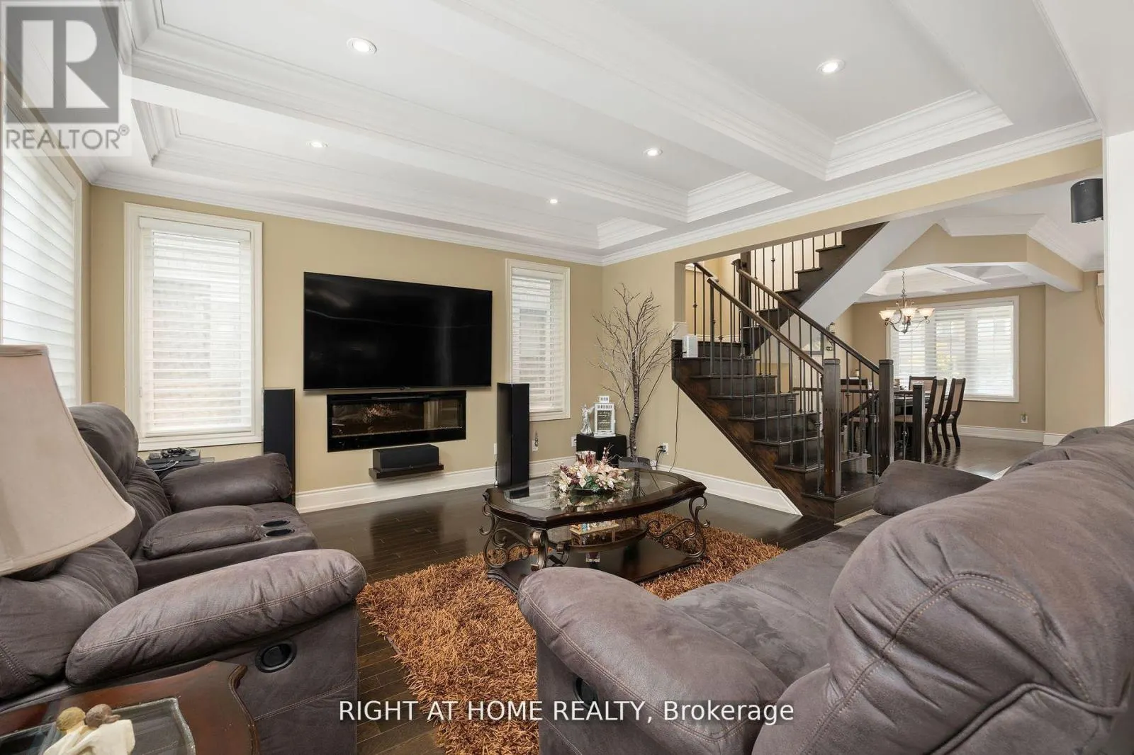 25 CHARTERHOUSE DRIVE N