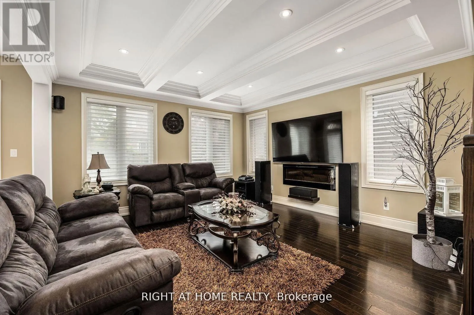 25 CHARTERHOUSE DRIVE N