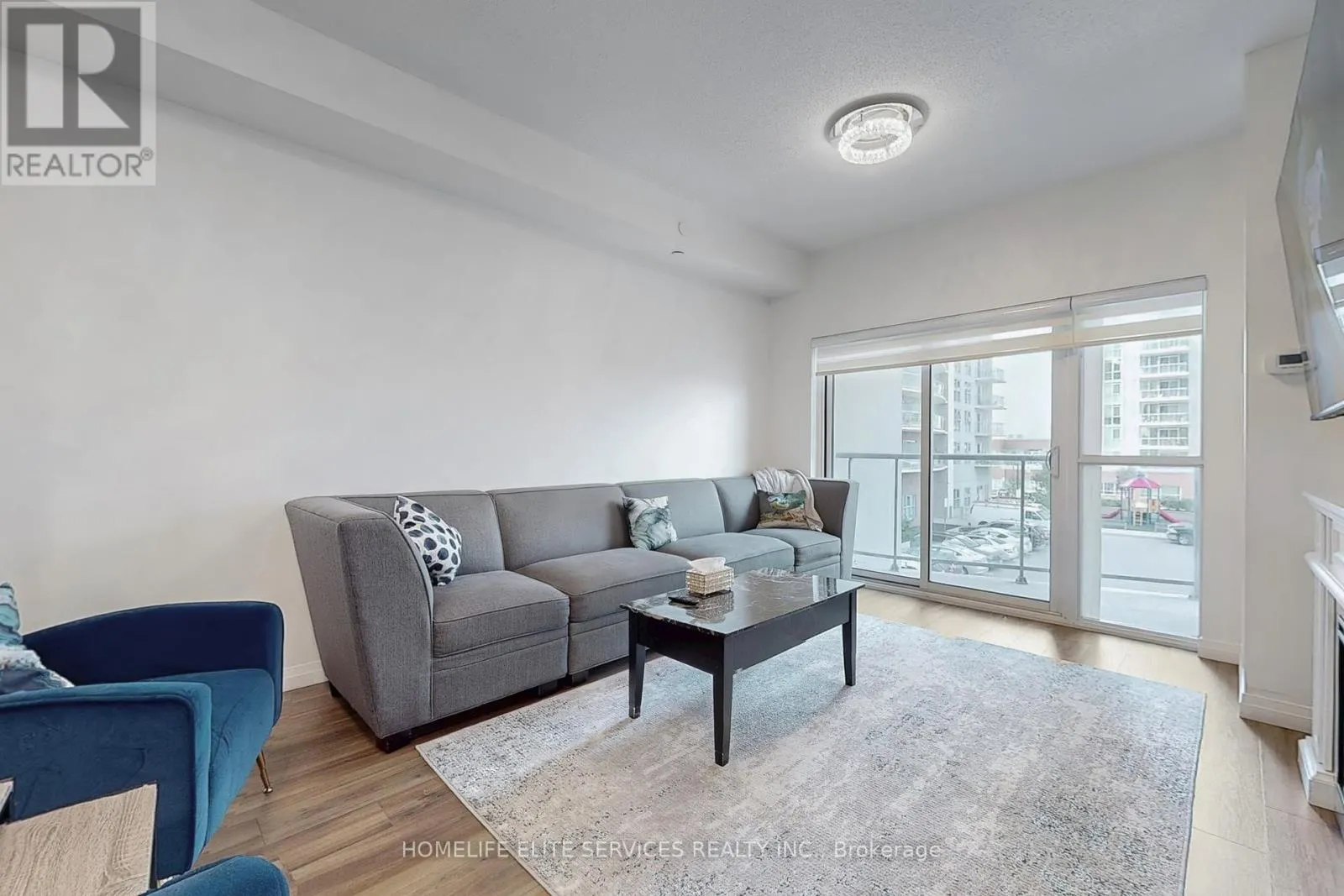 210 - 2152 LAWRENCE AVENUE E