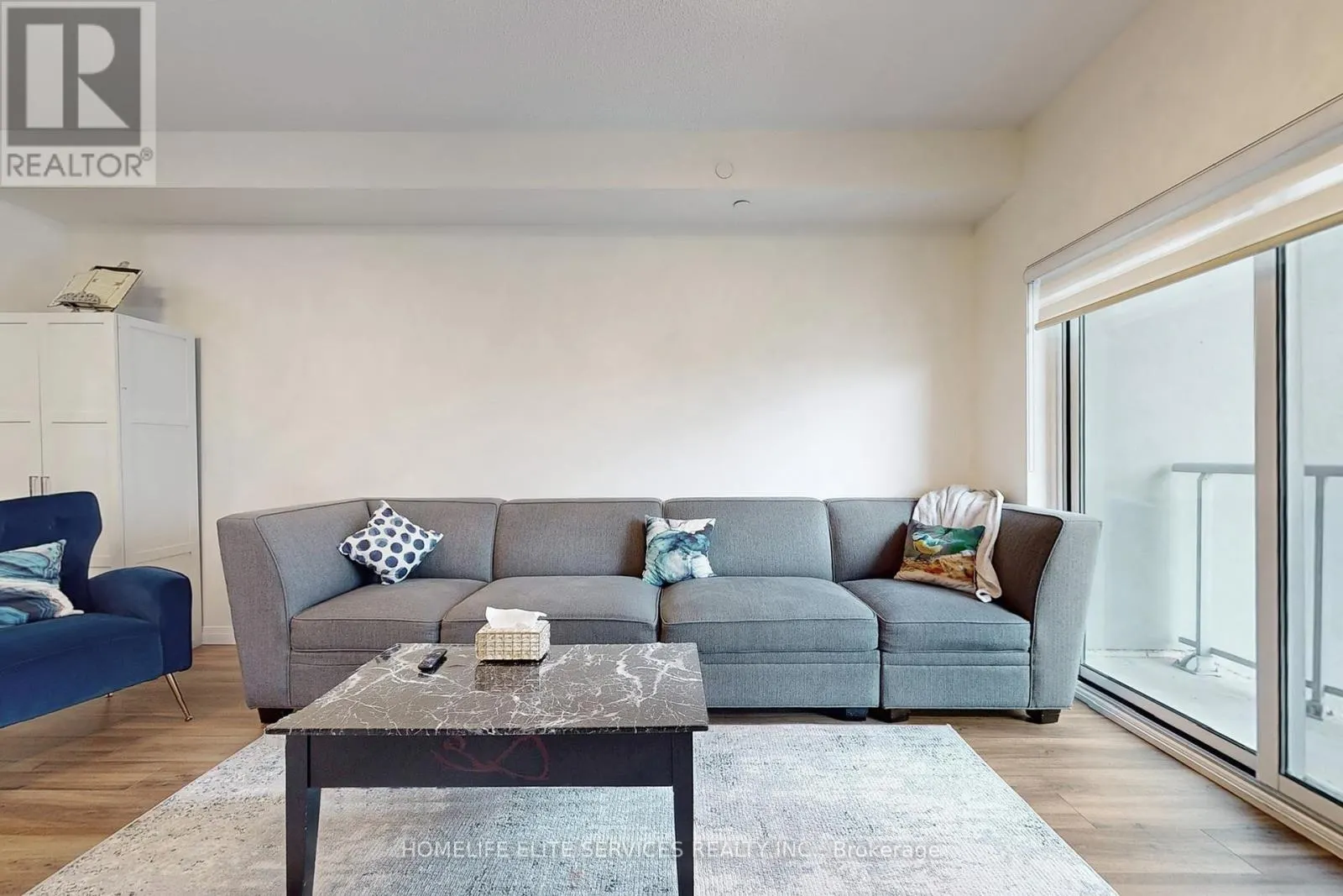 210 - 2152 LAWRENCE AVENUE E