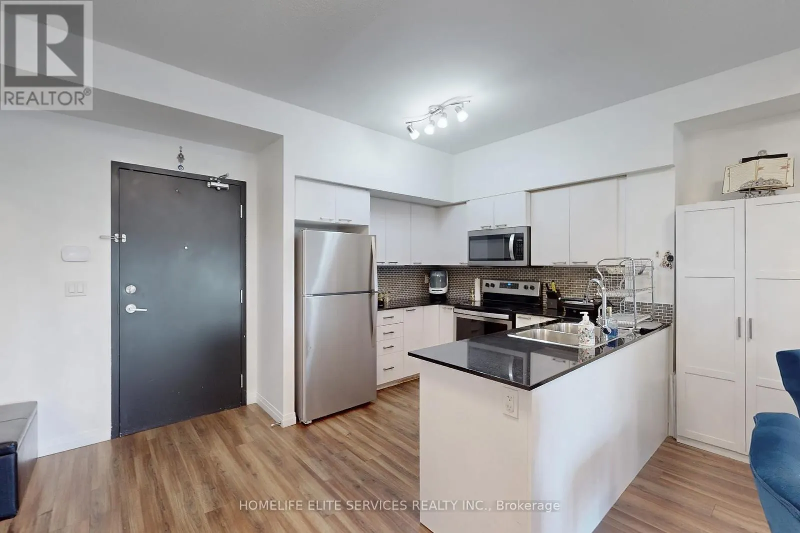 210 - 2152 LAWRENCE AVENUE E
