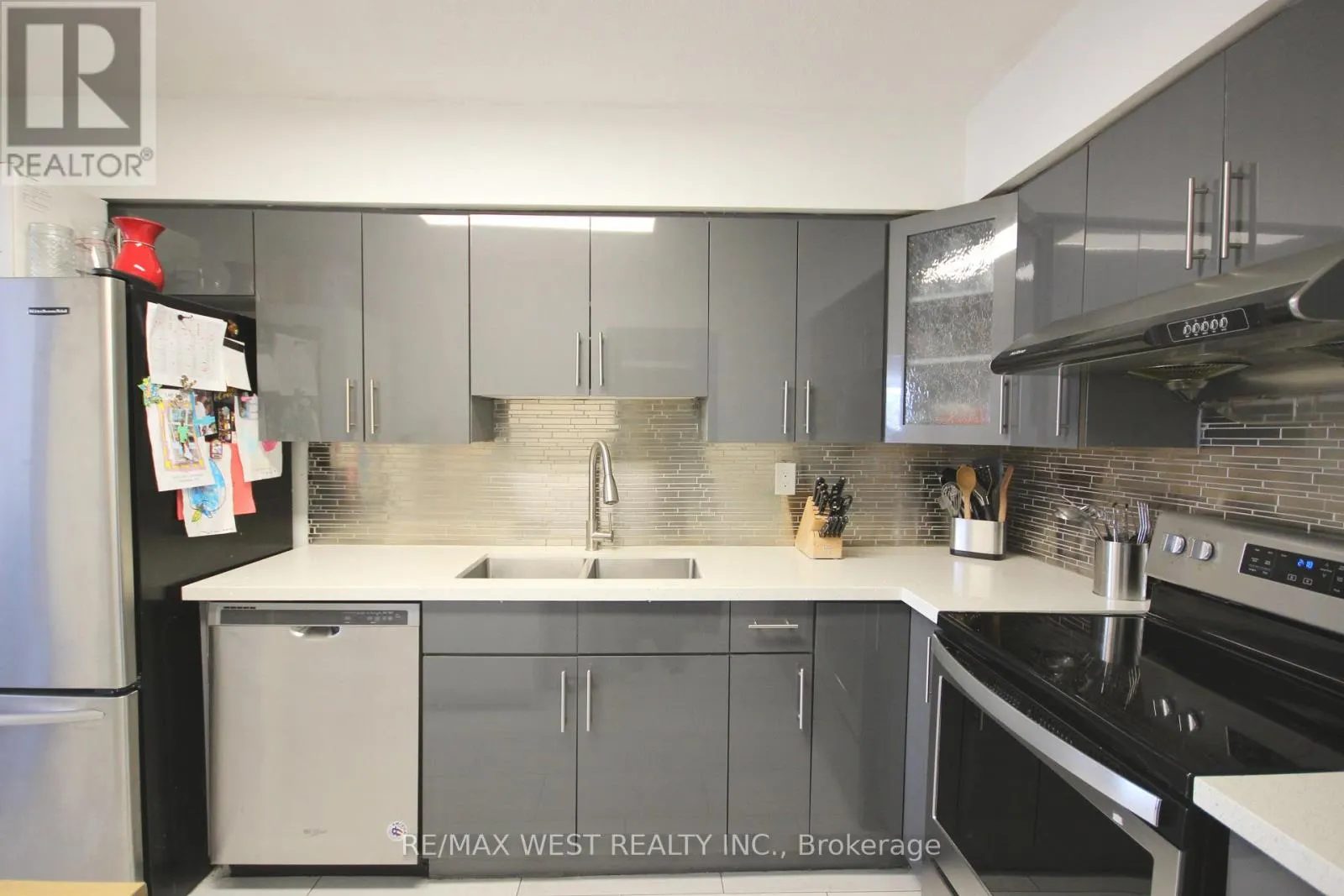 801 - 3380 EGLINTON AVENUE E