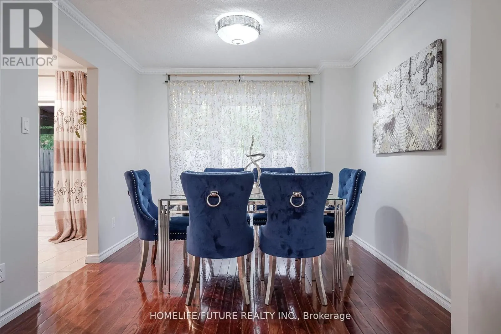 MAIN & 2ND FLR - 47 CARISBROOKE SQUARE