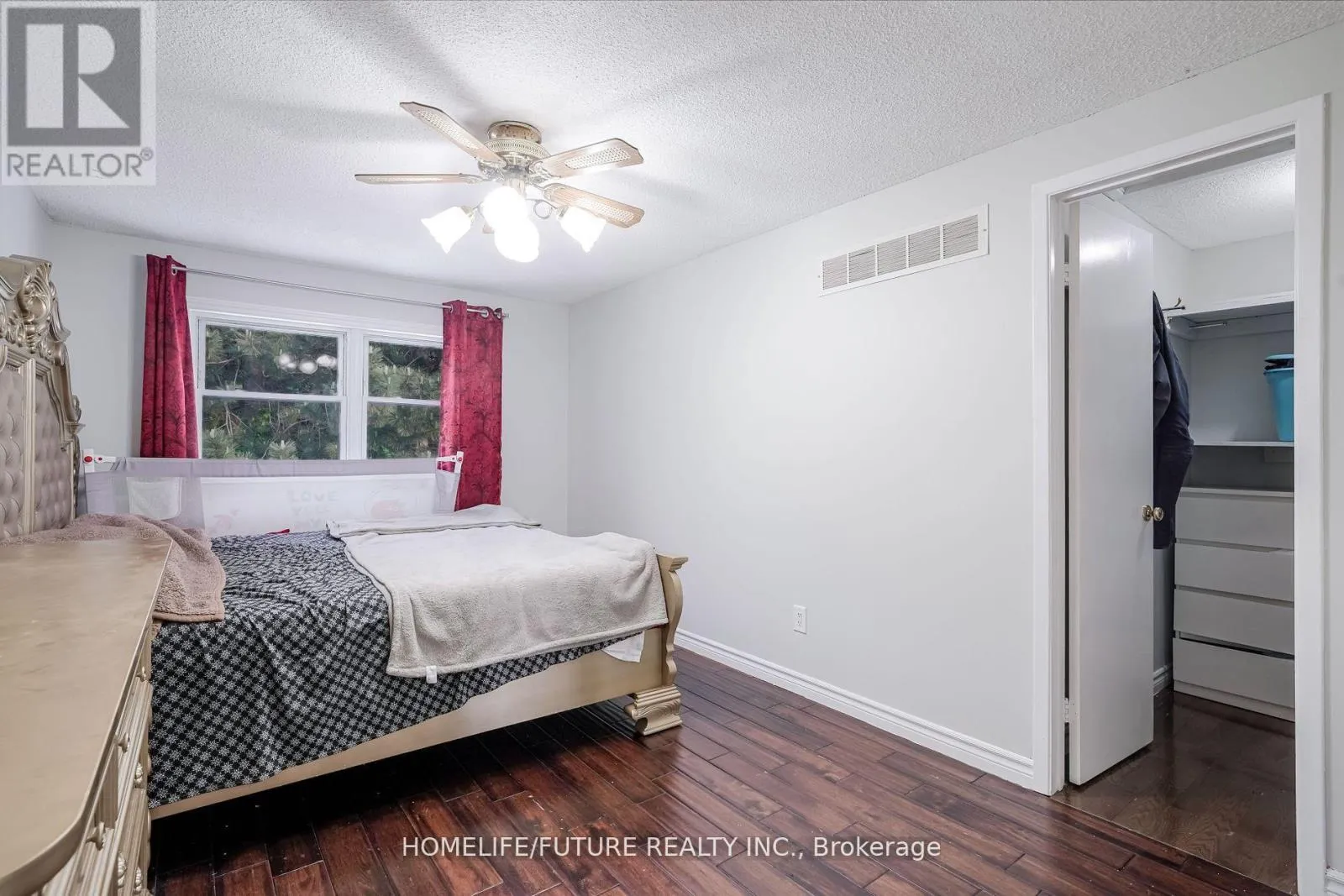 MAIN & 2ND FLR - 47 CARISBROOKE SQUARE