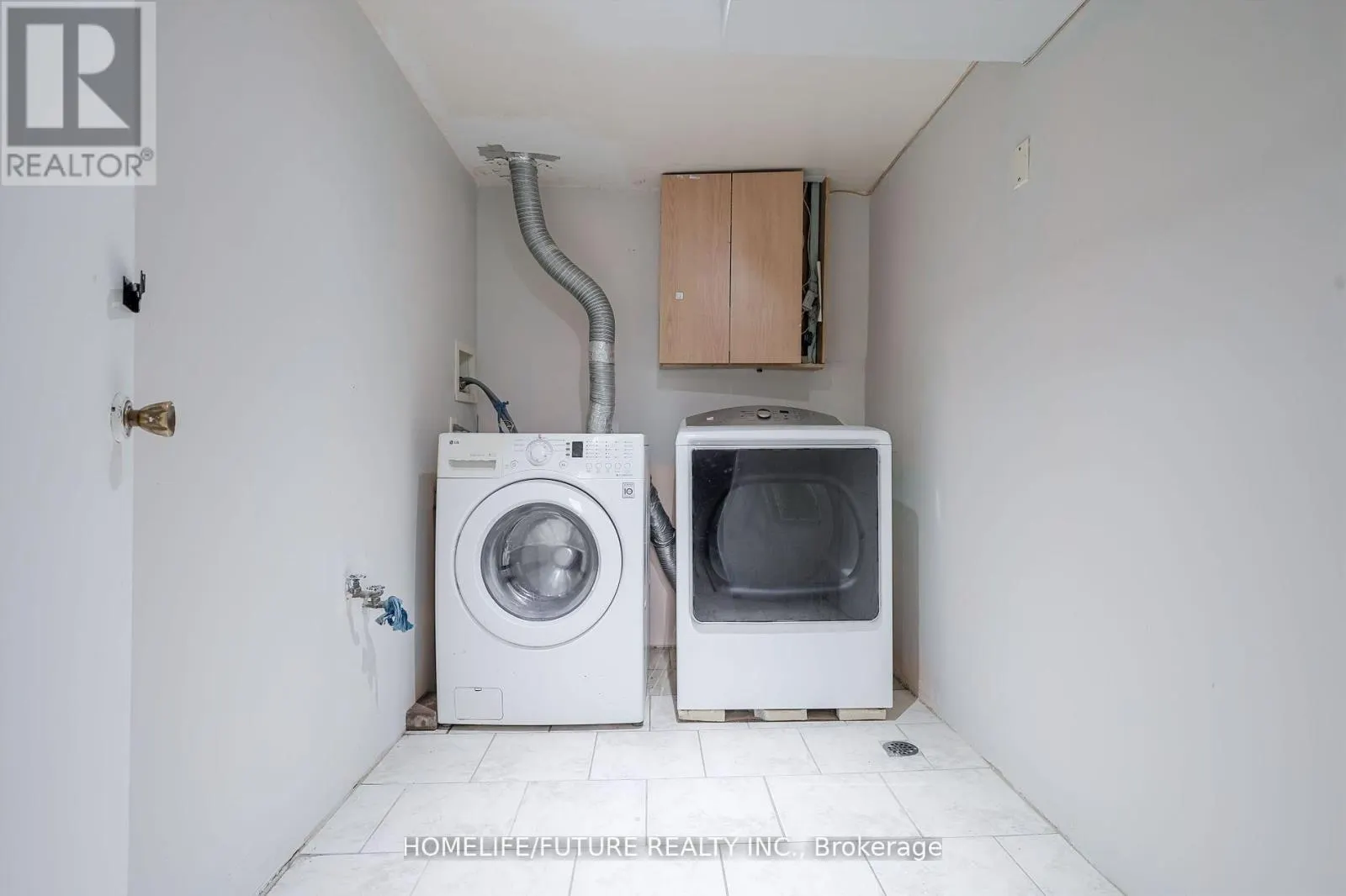 MAIN & 2ND FLR - 47 CARISBROOKE SQUARE