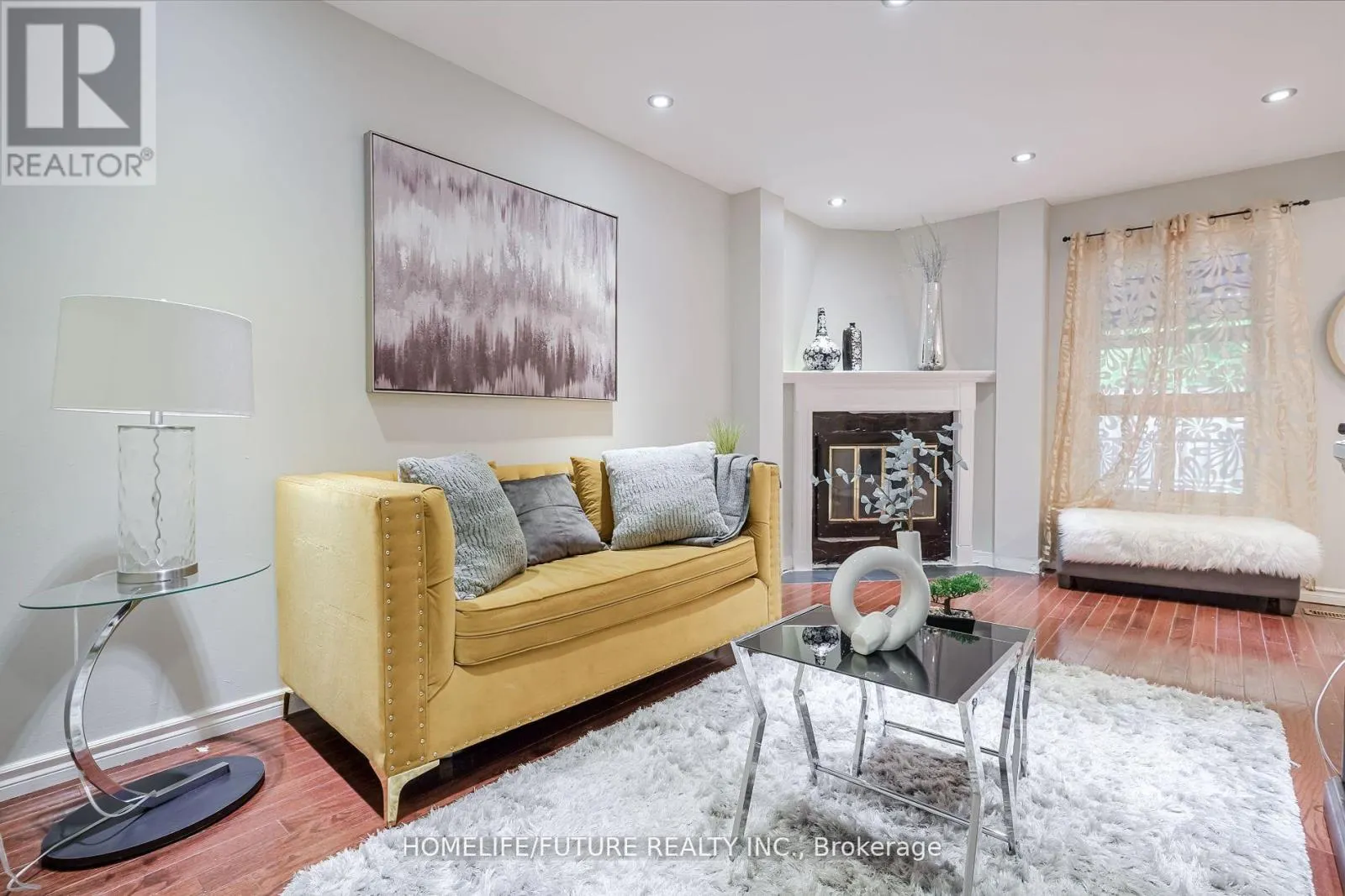 MAIN & 2ND FLR - 47 CARISBROOKE SQUARE