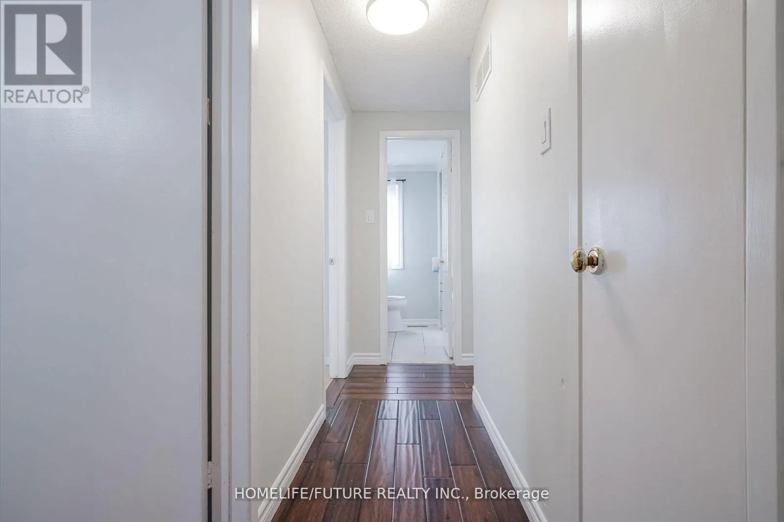 MAIN & 2ND FLR - 47 CARISBROOKE SQUARE