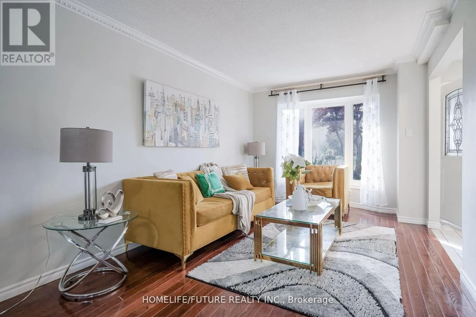 MAIN & 2ND FLR - 47 CARISBROOKE SQUARE