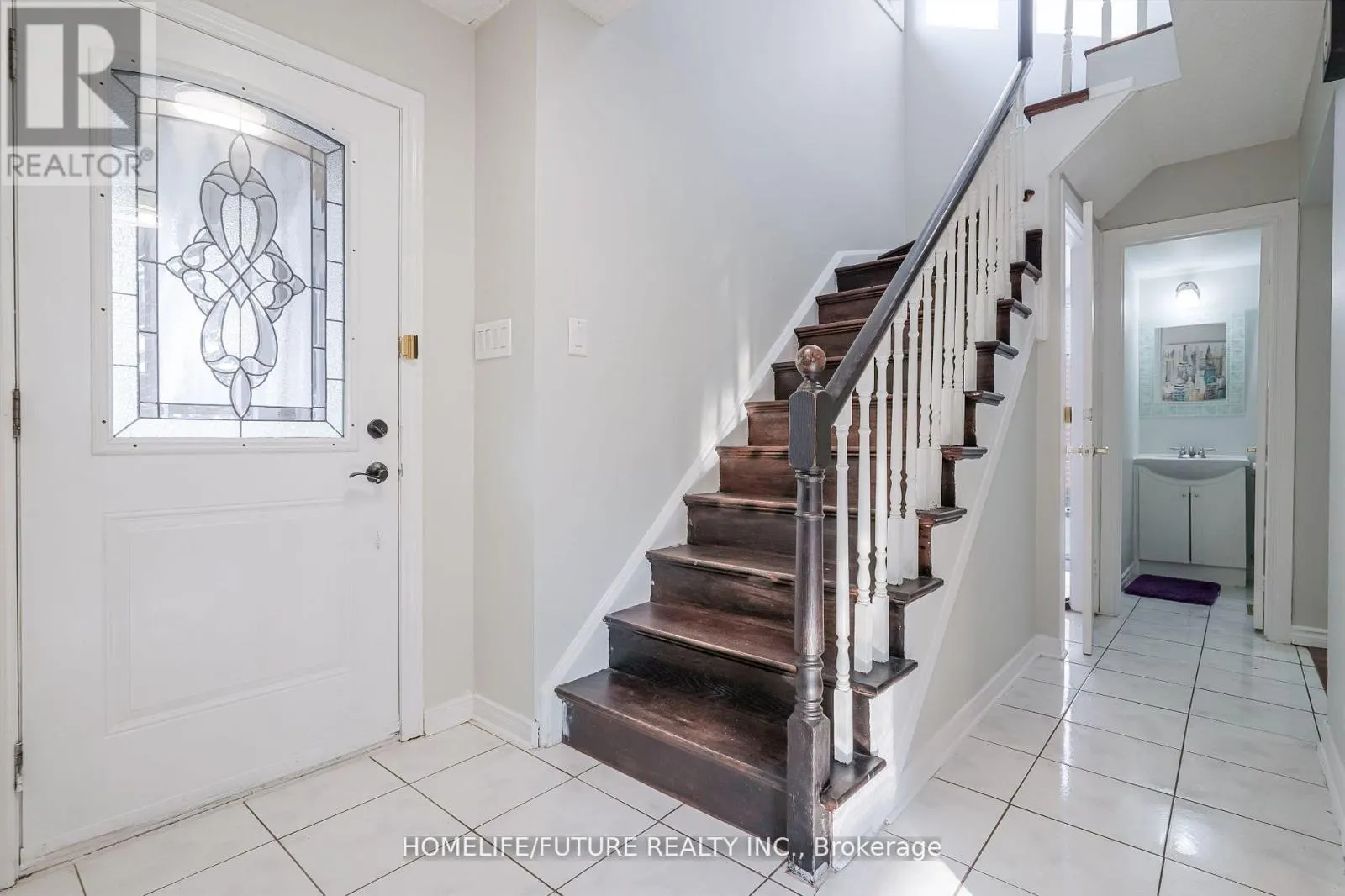 MAIN & 2ND FLR - 47 CARISBROOKE SQUARE