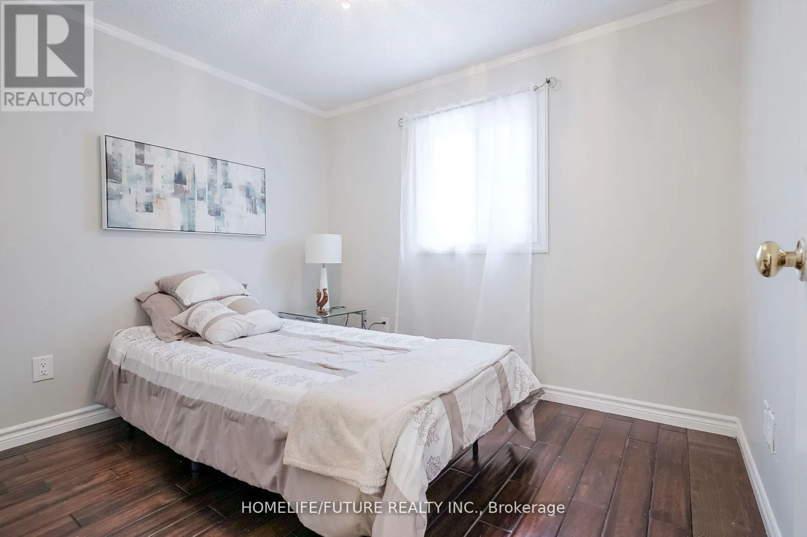 MAIN & 2ND FLR - 47 CARISBROOKE SQUARE