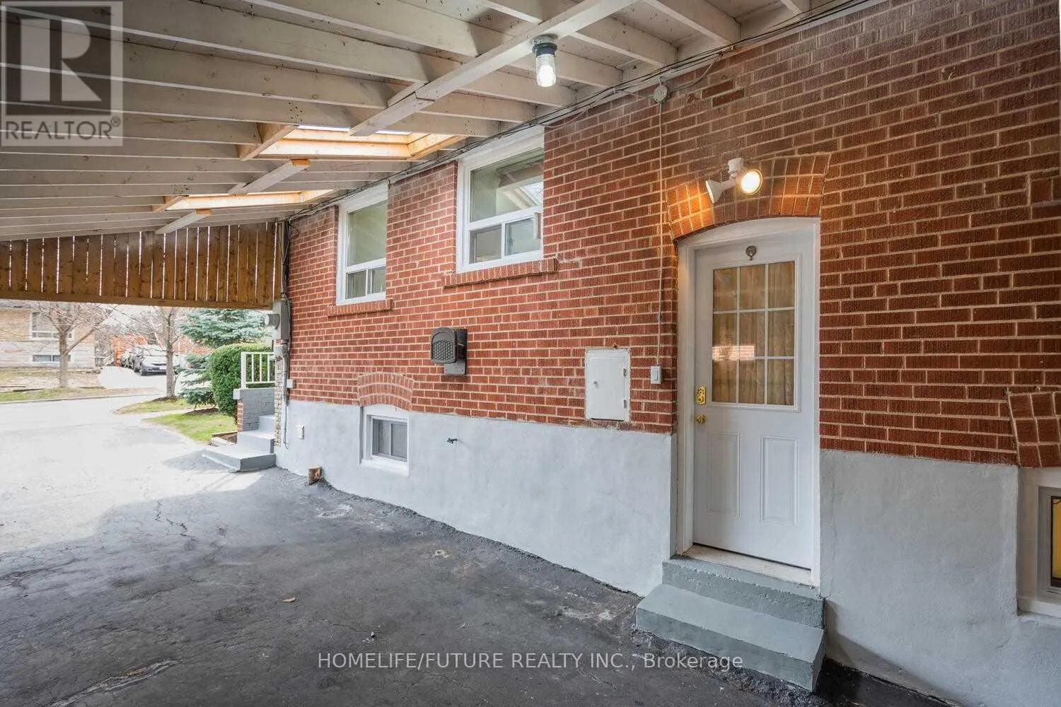 MAIN - 105 MOSSBANK DRIVE