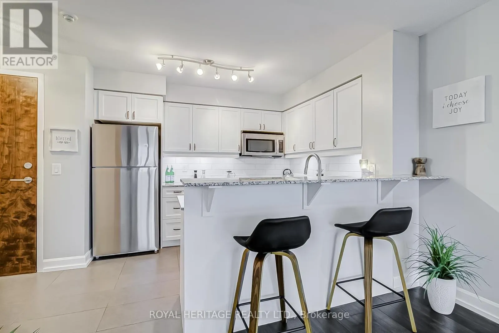 511 - 1235 BAYLY STREET