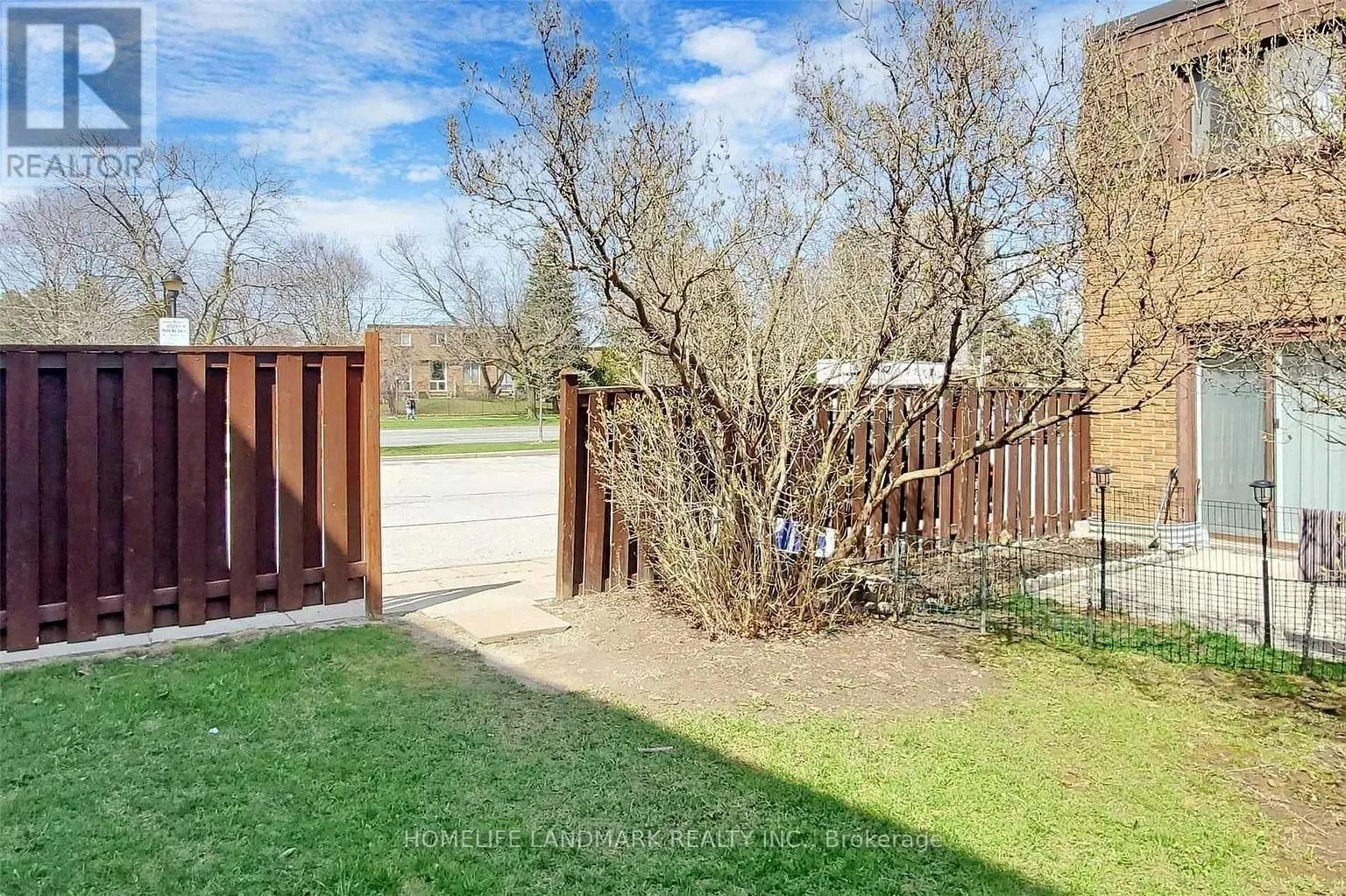 314 SPRUCEWOOD COURT