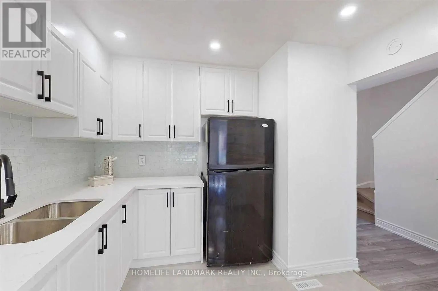 314 SPRUCEWOOD COURT