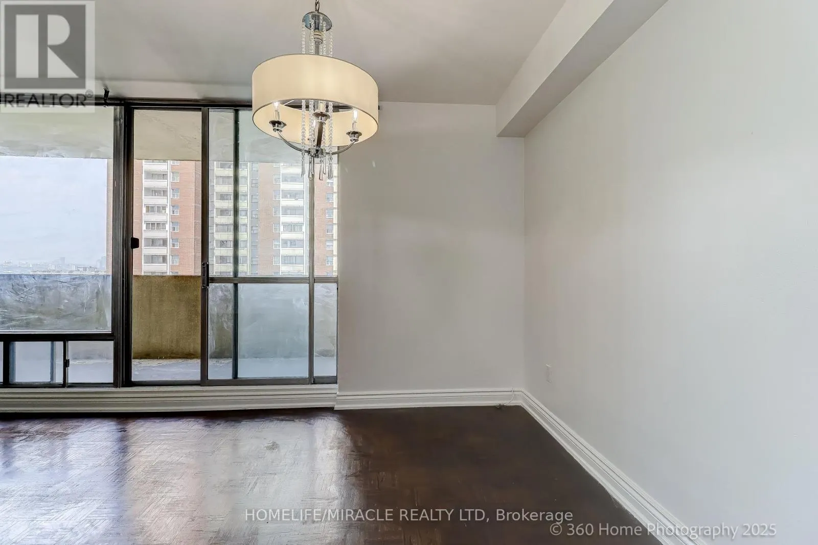 1819 - 5 MASSEY SQUARE