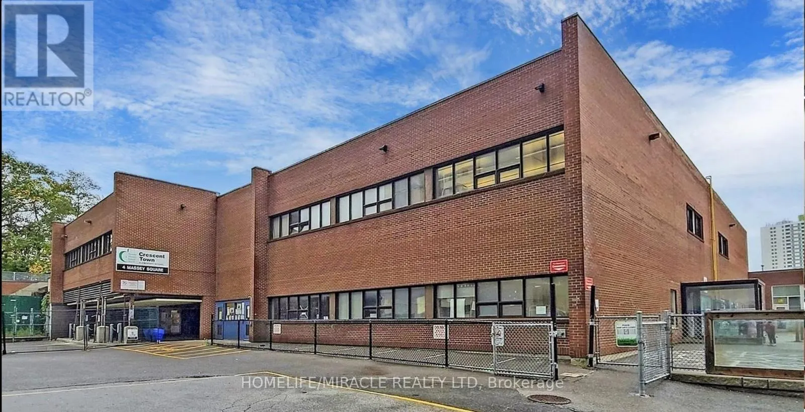 1819 - 5 MASSEY SQUARE