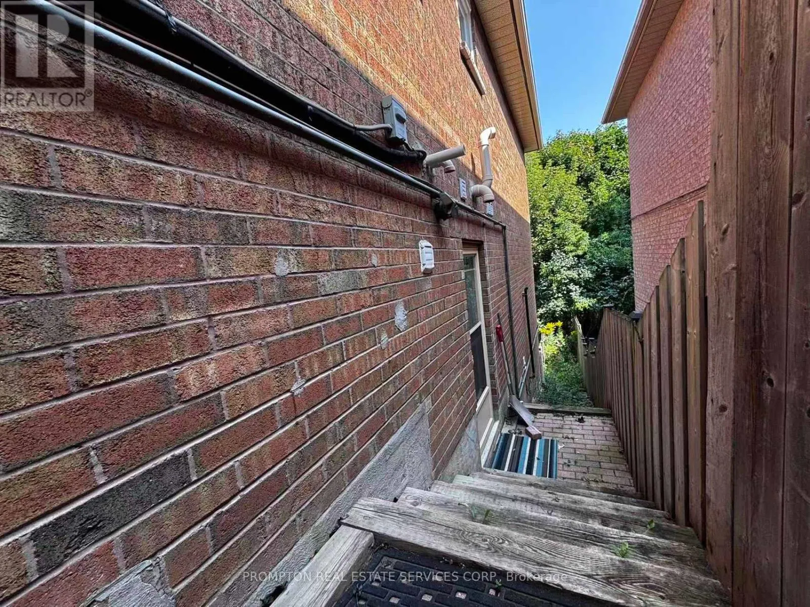 UPPER BSMT - 83 GARDEN STREET
