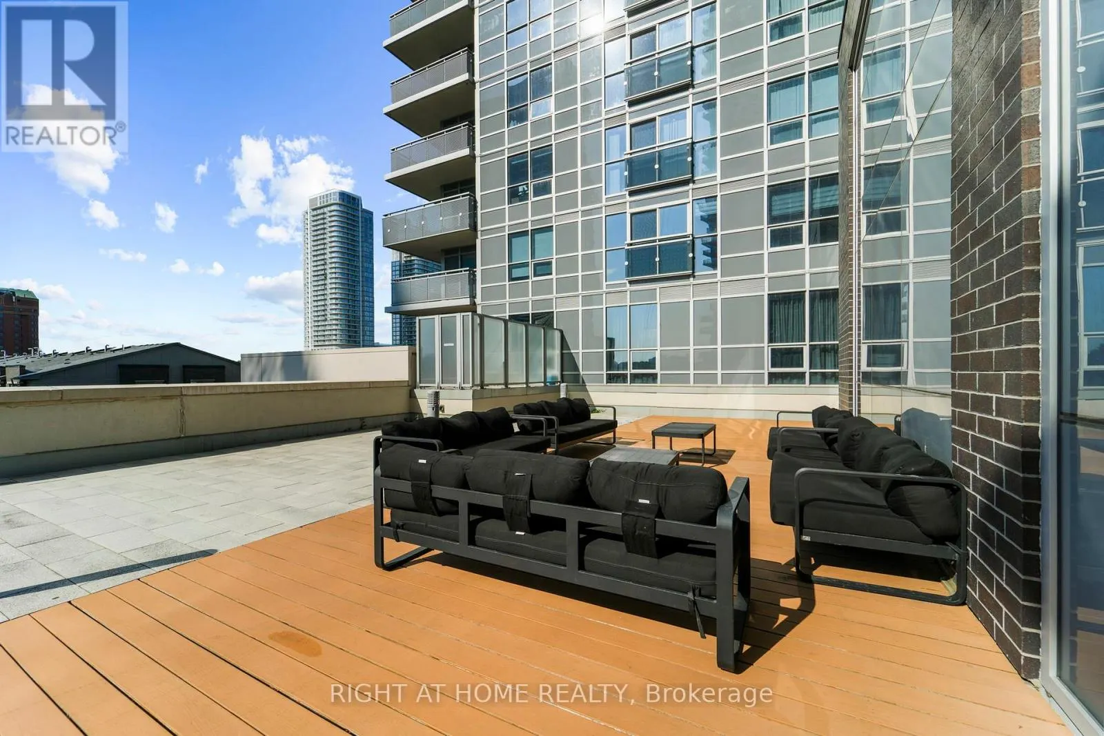 255 VILLAGE GREEN SQUARE
