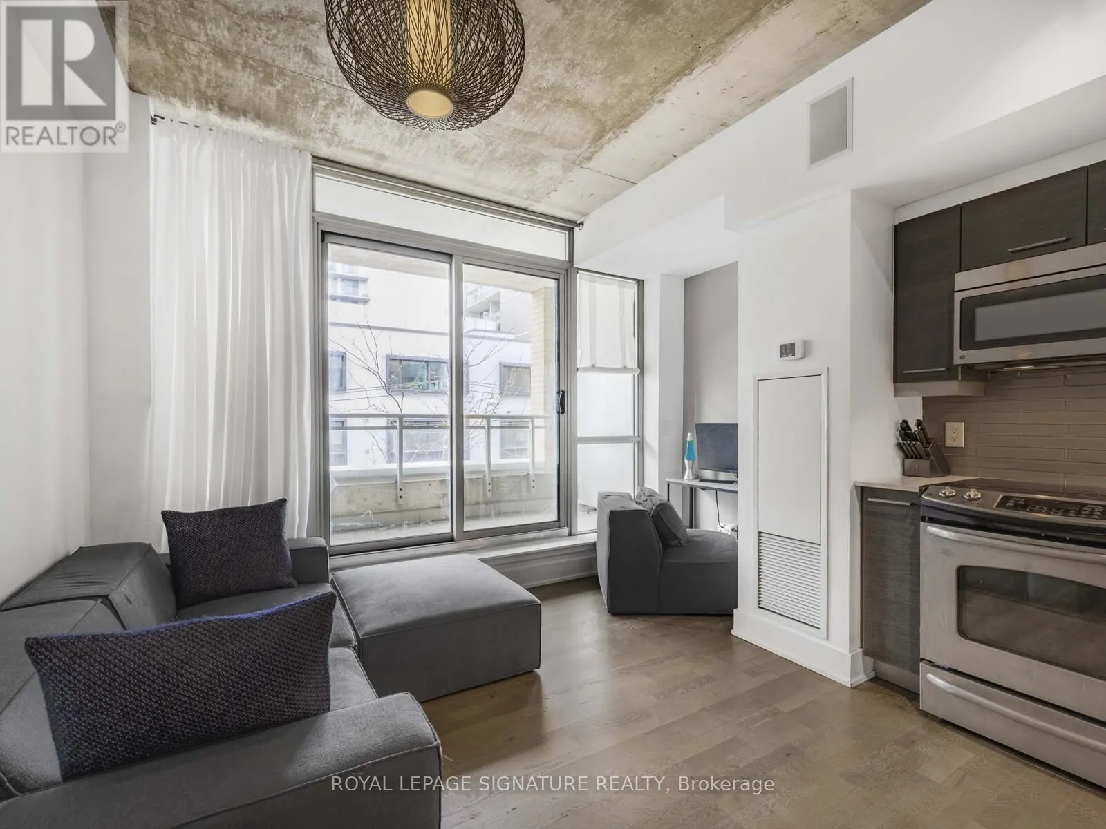 217 - 630 QUEEN STREET E