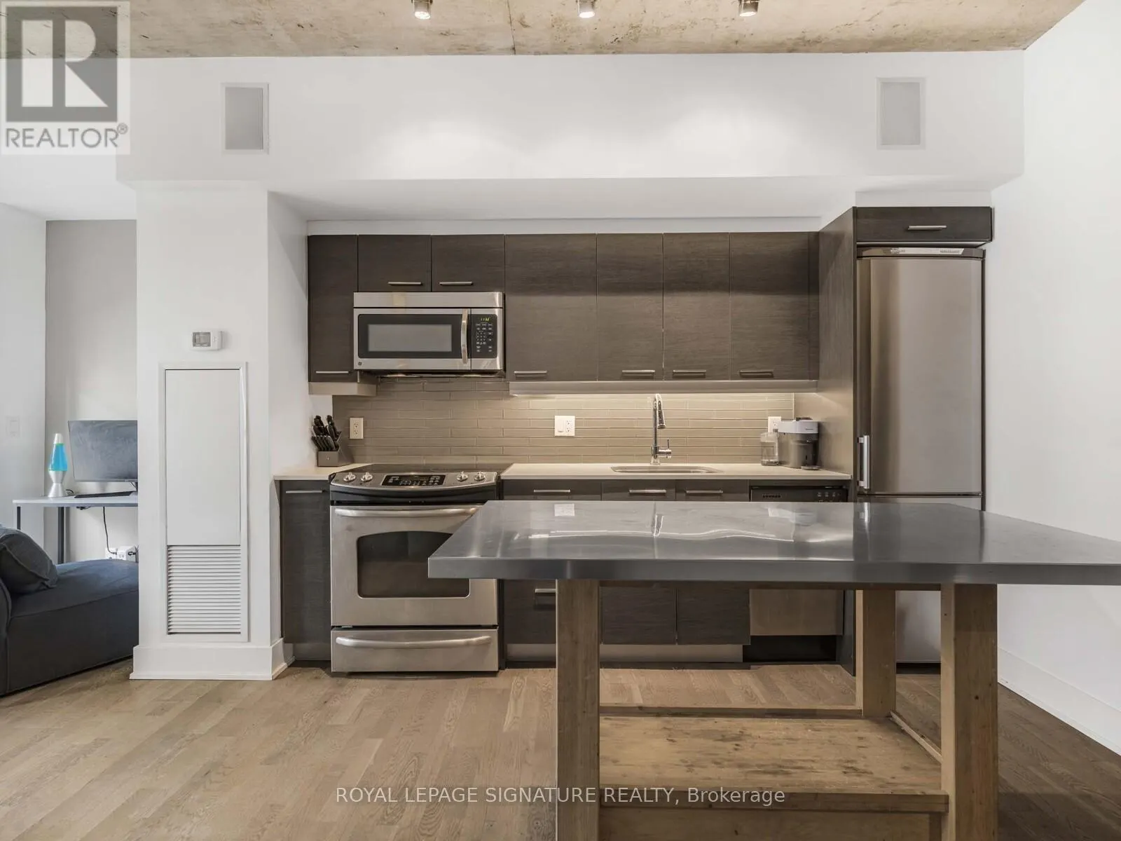 217 - 630 QUEEN STREET E