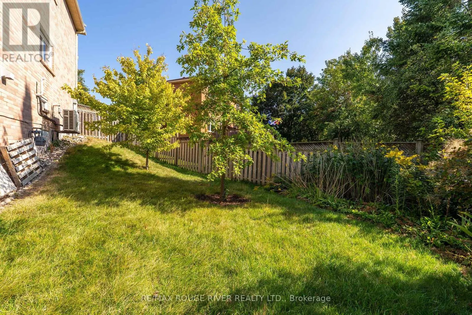 38 SILVERBIRCH PLACE