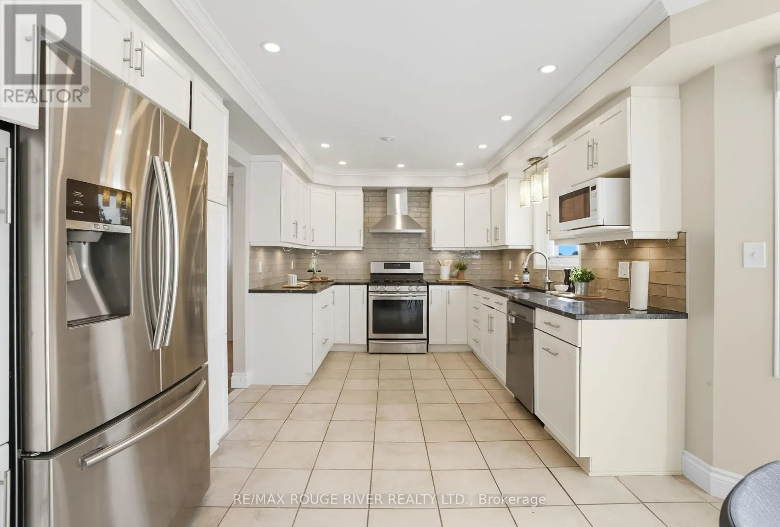 38 SILVERBIRCH PLACE