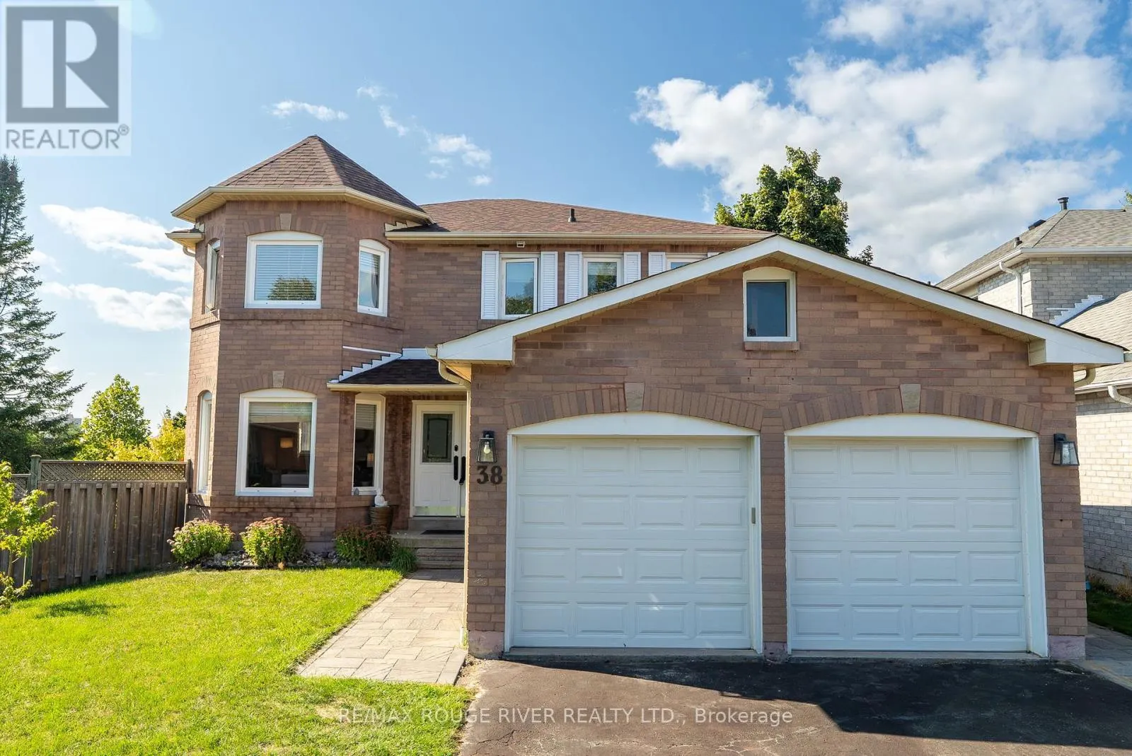 38 SILVERBIRCH PLACE
