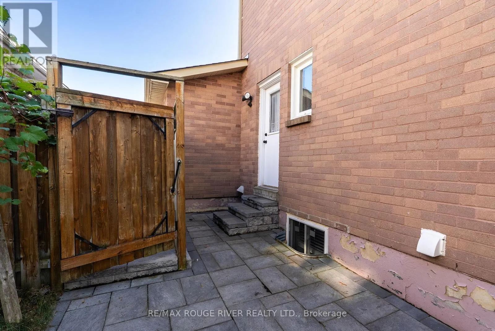 38 SILVERBIRCH PLACE