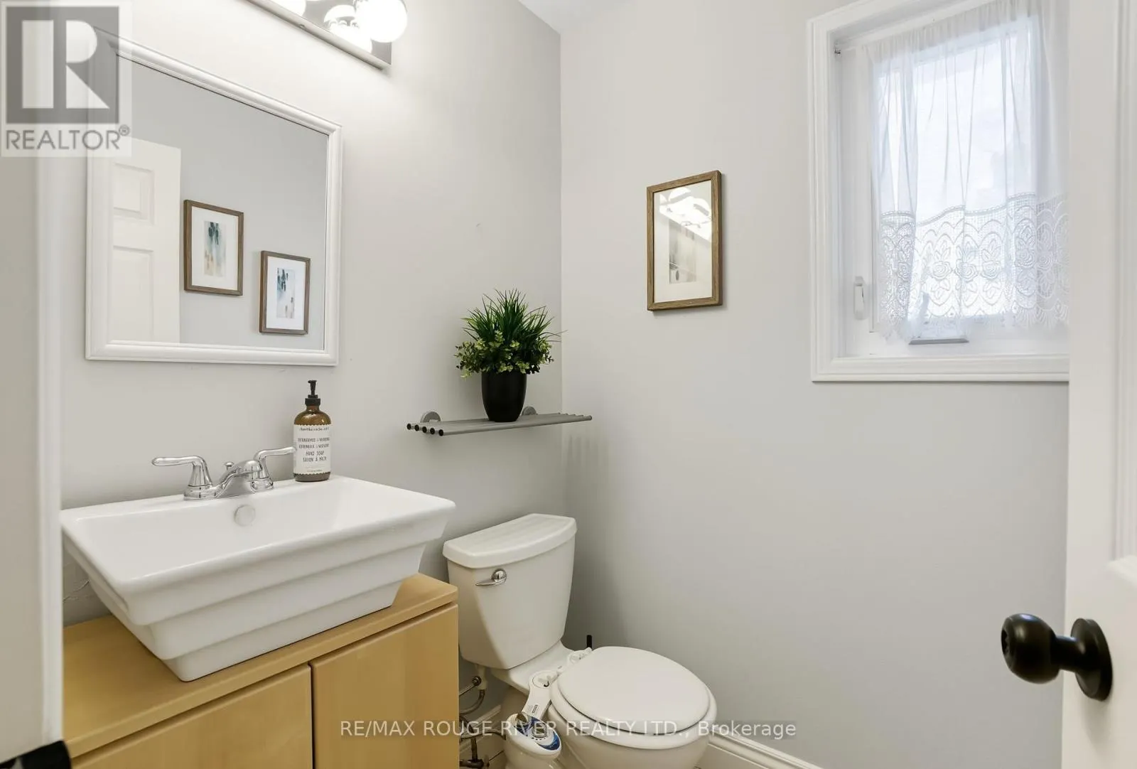 38 SILVERBIRCH PLACE