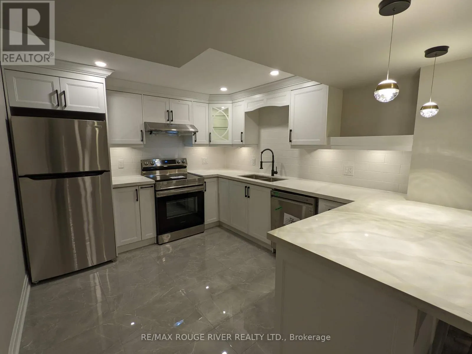 38 SILVERBIRCH PLACE