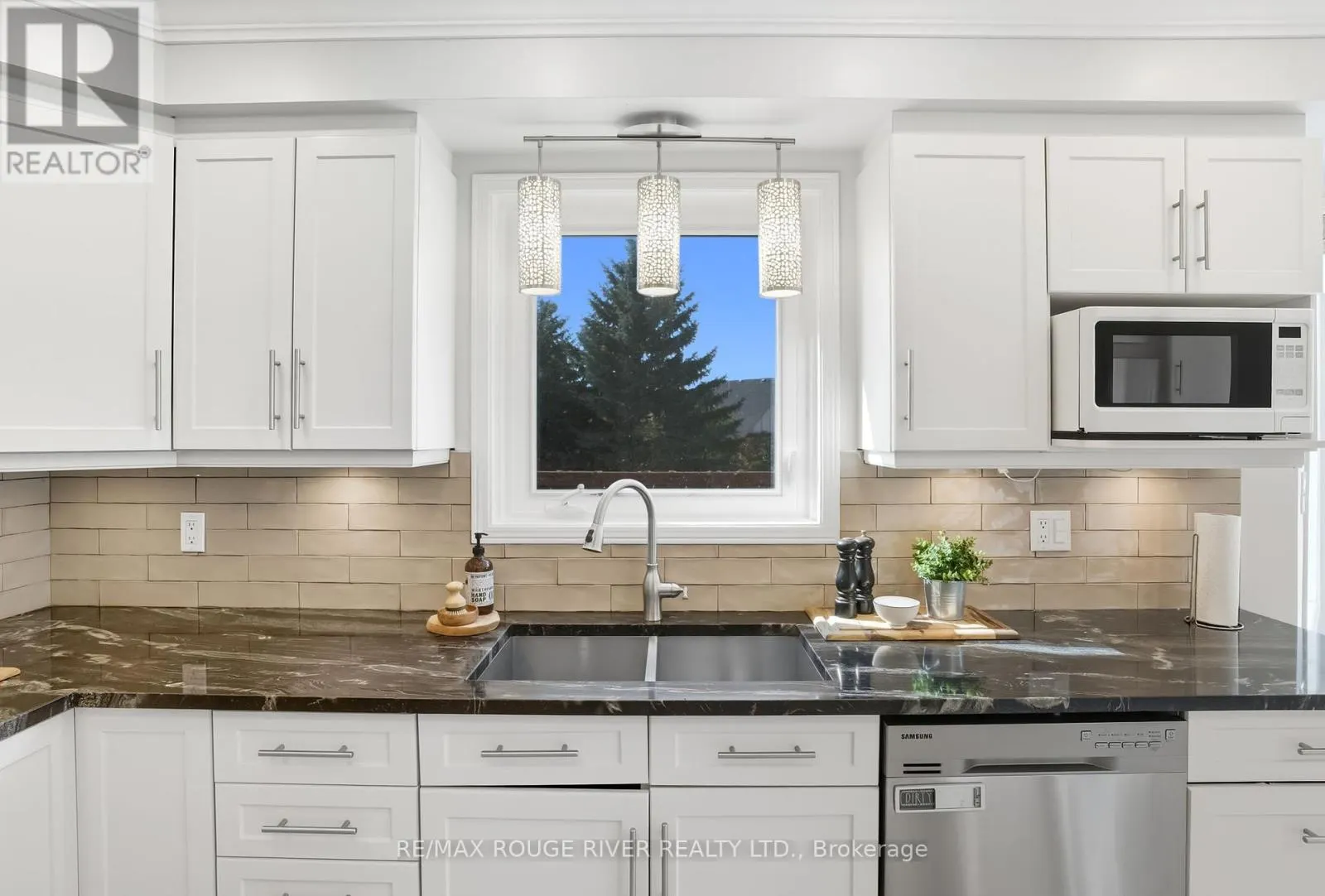 38 SILVERBIRCH PLACE