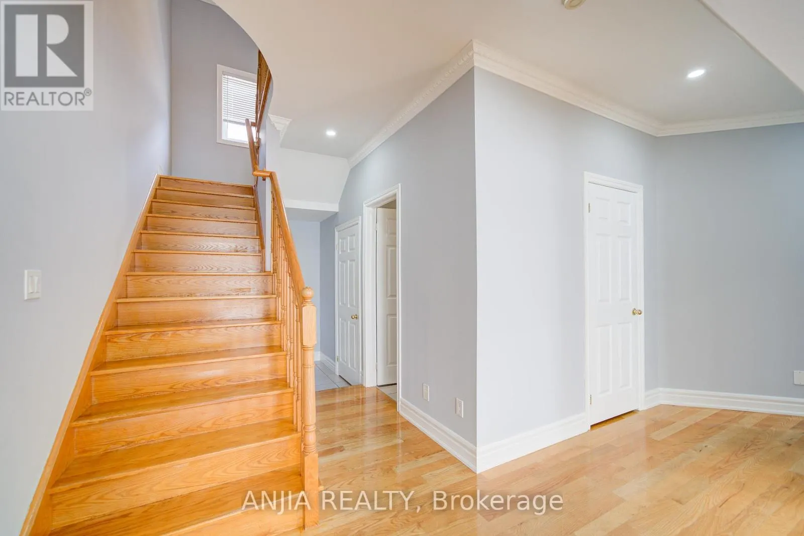 10 THISTLEDOWN CRESCENT