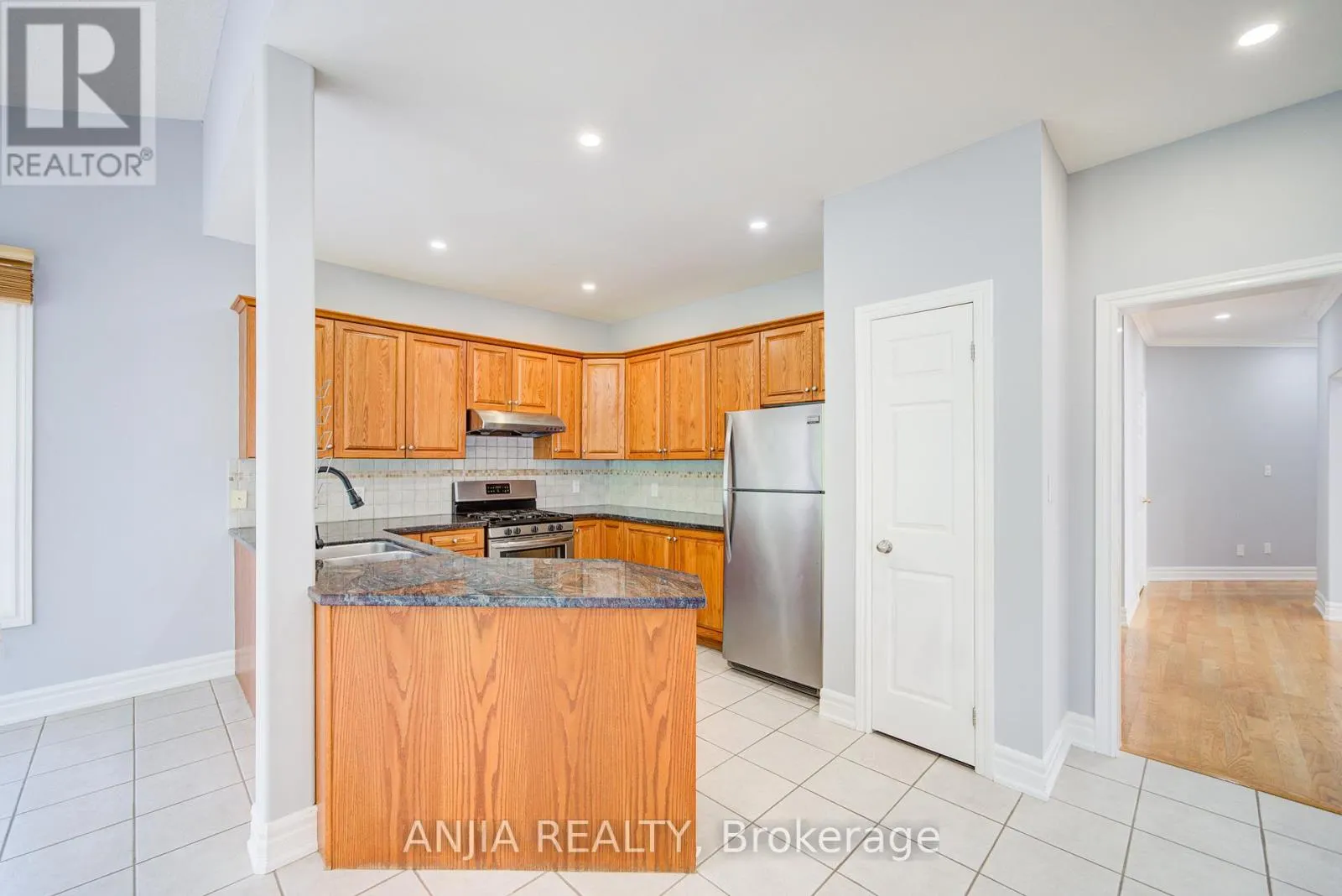 10 THISTLEDOWN CRESCENT
